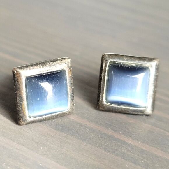 🤸‍♀️3 for 12🤸‍♂️ Rustic Vintage Stone Stud Earrings - Picture 1 of 3